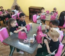 Passeios dirigidos para aplicar na prática conceitos de sala de aula (Ed. Física - hipismo). Parceria com o Rancho Boscardin (CGS).