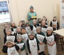 Aulas de culinária na Ed. Infantil para aprender sobre a alimentação saudável.