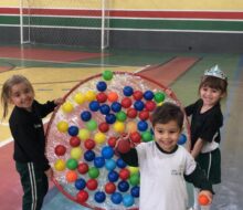 A Educação Física desenvolve de várias modalidades.