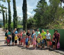 Papais e mamães também se divertem na escola Graciosa.